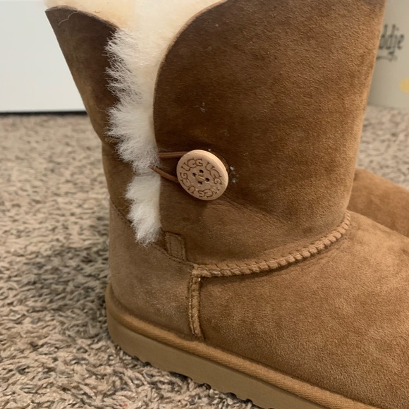 Women’s UGG Boots—price is negotiable! - Picture 6 of 7